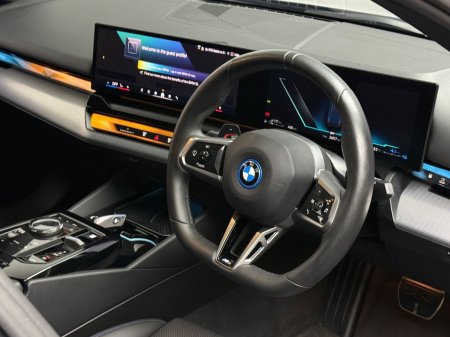 2024 BMW 5-Series - photo 9