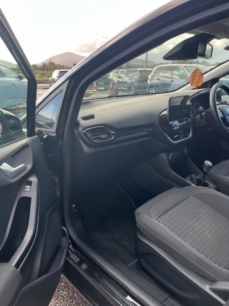 2021 Ford Fiesta - photo 8