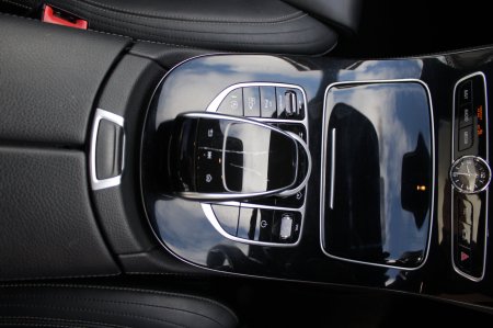 2017 Mercedes-Benz E-Class - photo 14