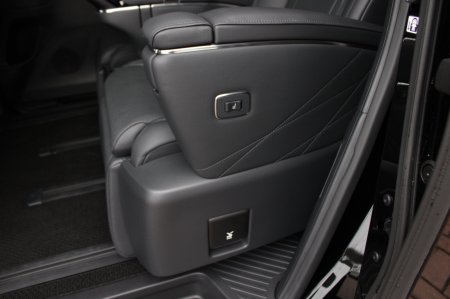 2025 Toyota Alphard - photo 36