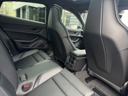 2026 Porsche Taycan - photo 9