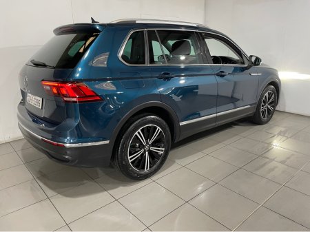 2022 Volkswagen Tiguan - photo 3