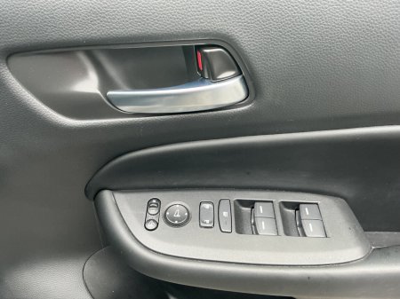 2025 Honda Fit - photo 14