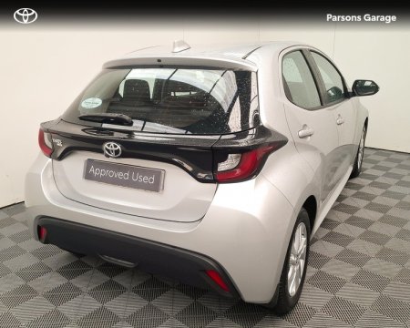 2021 Toyota Yaris - photo 2