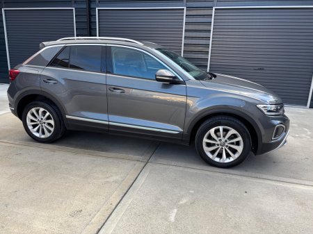 2023 Volkswagen T-Roc - photo 2
