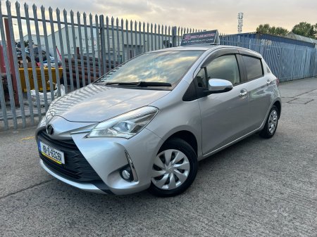 2018 Toyota Vitz - photo 2