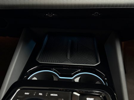 2025 BMW 5-Series - photo 18