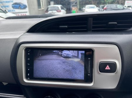 2015 Toyota Vitz - photo 9