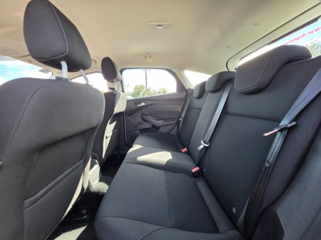 2016 Ford Focus - photo 23