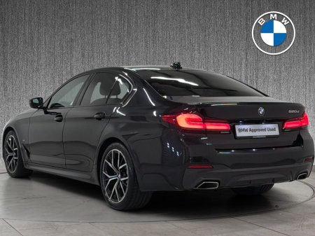 2022 BMW 5-Series - photo 2