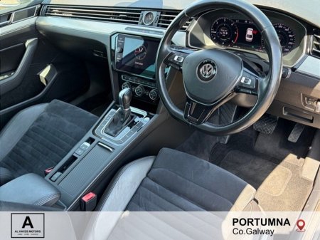 2018 Volkswagen Passat - photo 2