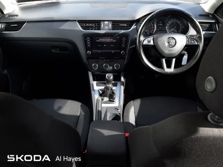 2020 Skoda Octavia - photo 2