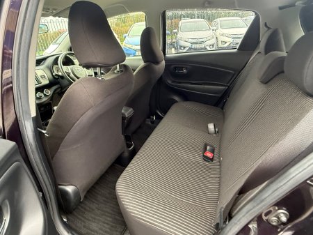 2016 Toyota Vitz - photo 16