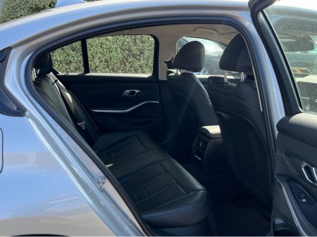 2021 BMW 3-Series - photo 9