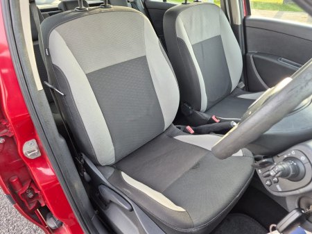 2011 Renault Clio - photo 16