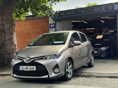 2015 Toyota Yaris Hybrid Luxury