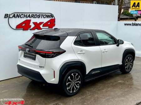 2023 Toyota Yaris - photo 2
