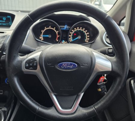 2014 Ford Fiesta - photo 17