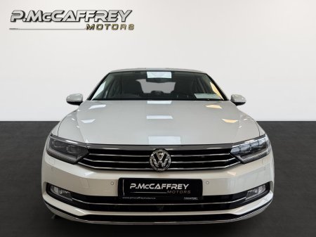 2018 Volkswagen Passat - photo 2