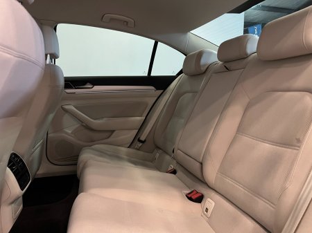 2019 Volkswagen Passat - photo 21