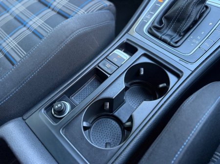 2020 Volkswagen Golf - photo 23