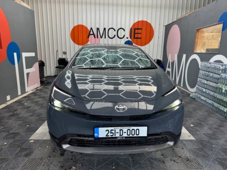 2025 Toyota Prius - photo 2