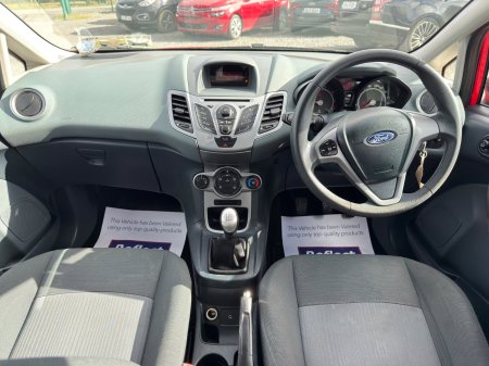 2010 Ford Fiesta - photo 12