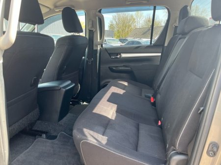 2025 Toyota Hilux - photo 7