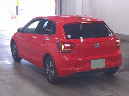 2018 Volkswagen Polo - photo 2