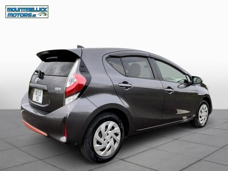 2018 Toyota Aqua - photo 2