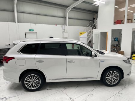 2020 Mitsubishi Outlander - photo 2