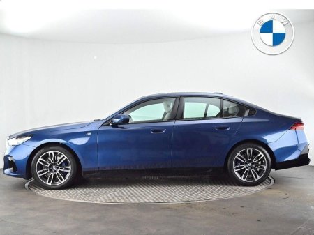2024 BMW 5-Series - photo 3