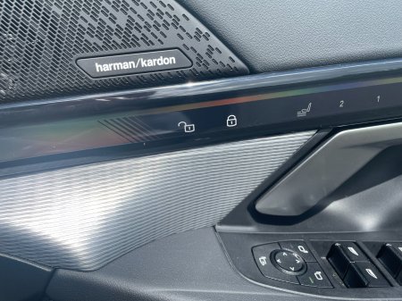 2024 BMW 5-Series - photo 10