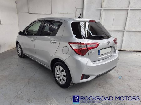 2018 Toyota Vitz - photo 2