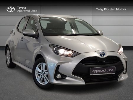 2023 Toyota Yaris 1.5 HYBRID LUNA 4DR