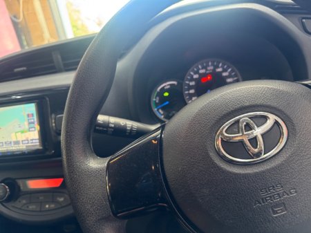 2019 Toyota Vitz - photo 11