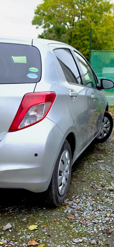 2014 Toyota Vitz - photo 2