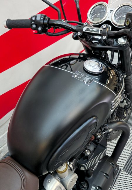 2023 Triumph Bonneville - photo 12