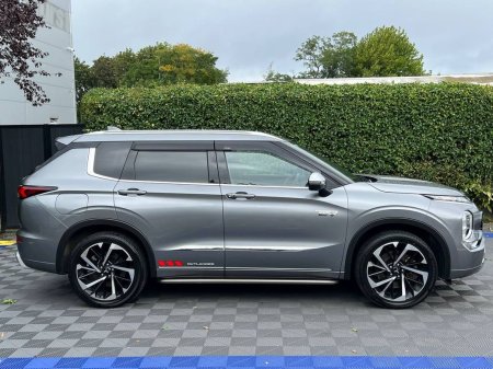 2022 Mitsubishi Outlander - photo 2