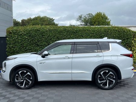 2022 Mitsubishi Outlander - photo 3