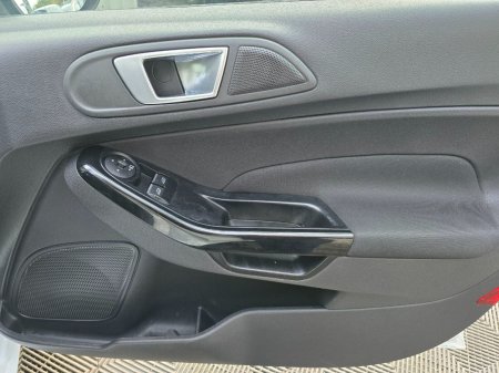 2015 Ford Fiesta - photo 18
