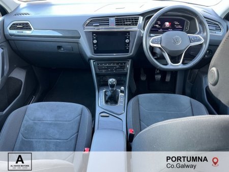 2023 Volkswagen Tiguan - photo 2