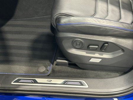 2025 Volkswagen Touareg - photo 28