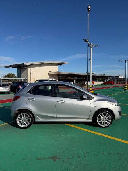 2011 Mazda Mazda2 - photo 8