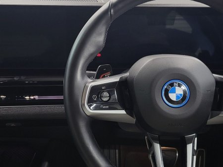 2024 BMW 5-Series - photo 17