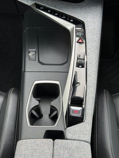 2025 Peugeot 5008 - photo 17