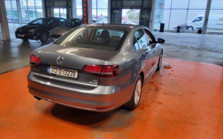 2017 Volkswagen Jetta - photo 3