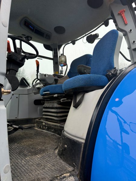2011 New Holland T7040 - photo 13