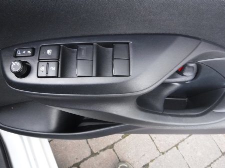 2021 Toyota Yaris - photo 14