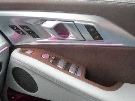 2025 BMW XM - photo 21